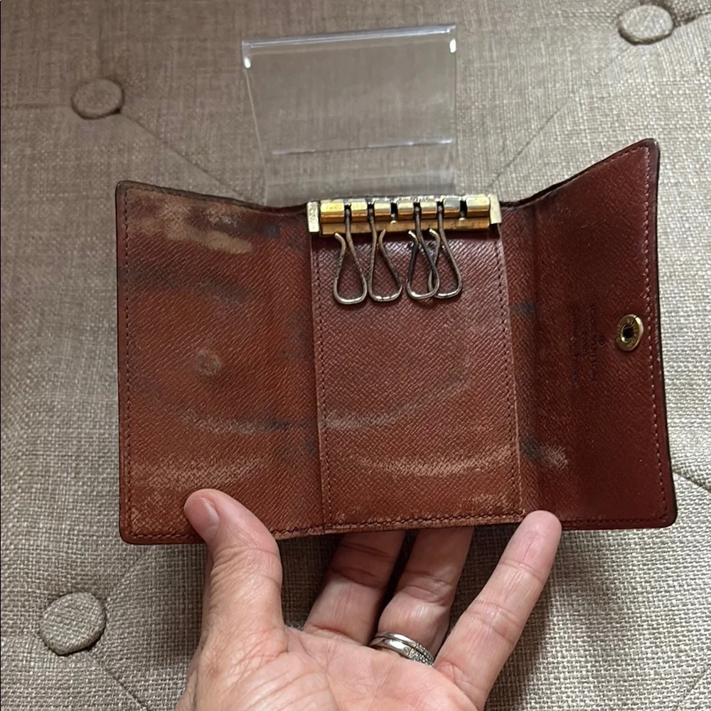 6 Key Holder Louis Vuitton Dark Brown Monogram Wallet - Picture 2 of 9